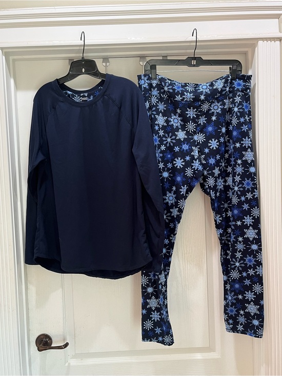 Cuddl Duds Other - Womens Navy Blue Snowflake Pajama Set